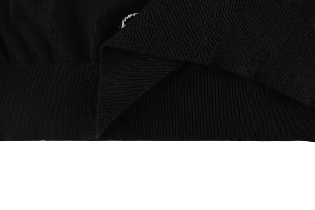 🅿️250 new models are on the market 25Fw320G heavy knitted lapel short-sleeved high-end [CH Crow Heart] front and rear panels with jacquard, short T for couples, high-end simple style that you will never get tired of, high-end temperament wear, perfect detail processing 💯 Classic Logo logo on the upper body is super good-looking, same style for men and women Size: XS S M L